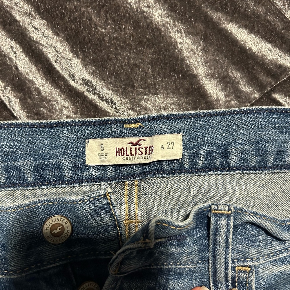 Hollister Women's Size 5 Ripped Jeans